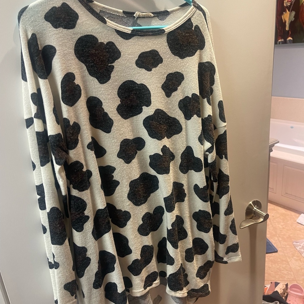 Black and White Animal Print Long Sleeve Top